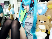 LanaRain - Sexually Frustrated Hatsune Miku Uses A Cucumber [Cosplay, Masturbate, Teen, Anal]