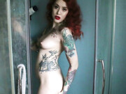 Roomorgue_Naked_Shower_Fun