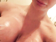 jasminejae.16.12.24.003.new-video!-oiling-up-my-new-boobs