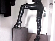 OnlyFans.com Evil Woman _19-12-01 9553252 Putting the gloves on! My ass in these leggins is sooo sexy 1080x1918