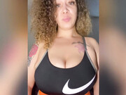 alexislovexxx-31-03-2020-28519862-Who loves titty drops