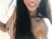 alexatomasx-13-05-2019-6719584-Qui n se ba a conmigo en pelotas est muy fr a el agua