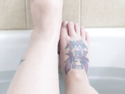 bustykrisann-08-05-2020-37861488-Love of feet in the bath (1)