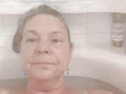 carriemoon-06-04-2020-29932487-Hi from the bathtub.