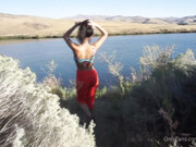 leahgotti___-06-09-2020-113071070-hid behind the bushes to make this video for you