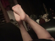 cecesfeetsies-21-05-2020-41219900-Watching TV and playing footsie with myself Tips ove