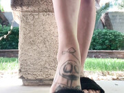 cecesfeetsies-23-05-2020-41352288-House slippers Pointing and flexing in my comfy slip