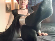 cecesfeetsies-31-05-2020-41364626-Happy Sock Tease Sunday Enjoy me slipping out of the