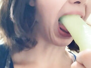 leahwintersxoxo-30-09-2019-11553833-Practicing how to deep throat