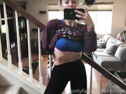 xnicoleanistonx_Good afternoon baby About to hit the gym to keep the tummy fla_4289738