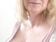 courtesananna-05-06-2020-45005462-Morning ) cleavage time ... and a busy day on cam do