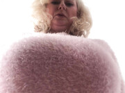 courtesananna-17-05-2020-40331527-No bra and wearing a soft fluffy pink sweater .