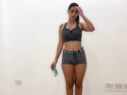 itsnicolebelle-2020-09-25-126118226-Let s remove my bra