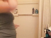 Queenchristina_-_Pregnnt_Momma_Takes_a_shower_-_ManyVids