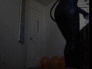 Eve_Batelle_8-Balloon-Hug-To-Pop-HD