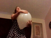 Eve_Batelle_Squeezing-Hug-To-Pop-Balloon