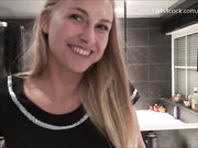 siswet19 aka SiswetLive_-_Getting_Fisted_in_the_BathRoom_-_ManyVids