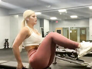 toneupwithtay_02-06-2021_153061887_Upper_body_and_abs__П÷■╔_Warmup__1_set_15_20_reps_with_lower_weight_each_exercise,_then_add_weight_every_set__Rotating_bice