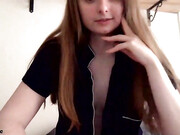 sexystudentxoxo_05062022_2307_female_chaturbate_4
