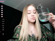 ur_sweet_lily_18062022_1137_female_chaturbate