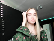 ur_sweet_lily_18062022_1137_female_chaturbate_2