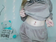 little__cherrry_22082022_0152_female_chaturbate